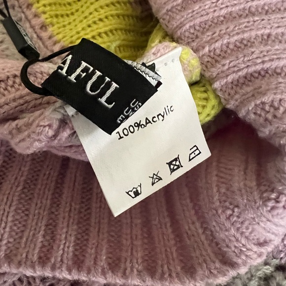 Zaful Women’s Pink/Purple Floral Cropped Sweater - Picture 5 of 12